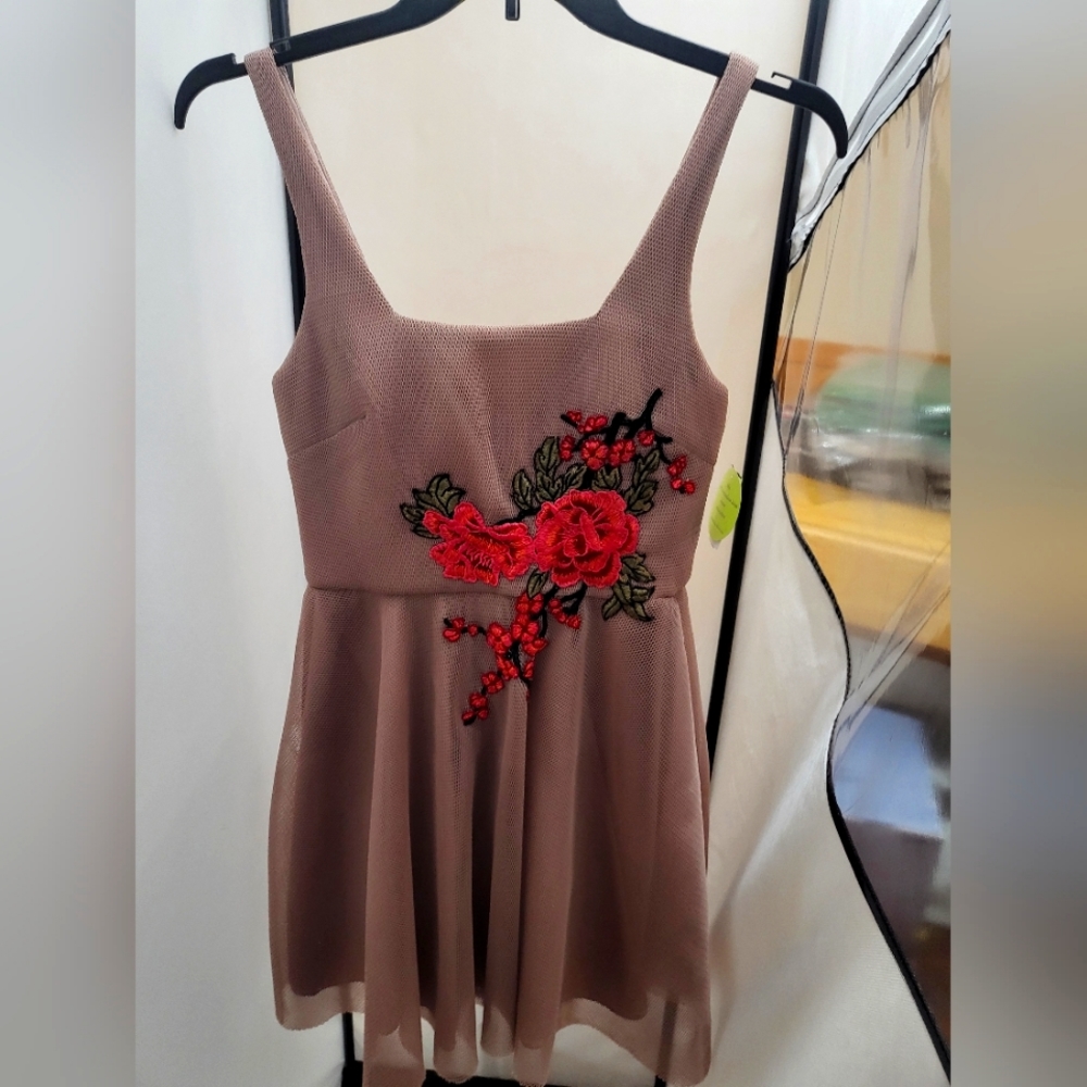 NEW Sequin Hearts Womens Floral Applique Fit & Flare Dress size 7